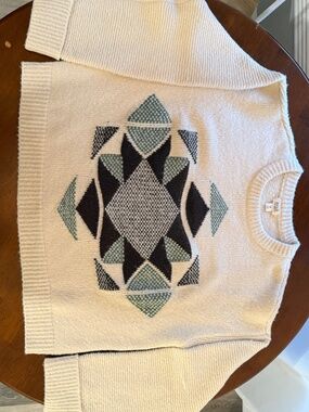 ANA LONG SLEEVE ABSTRACT SWEATER CROP -SIZE XL